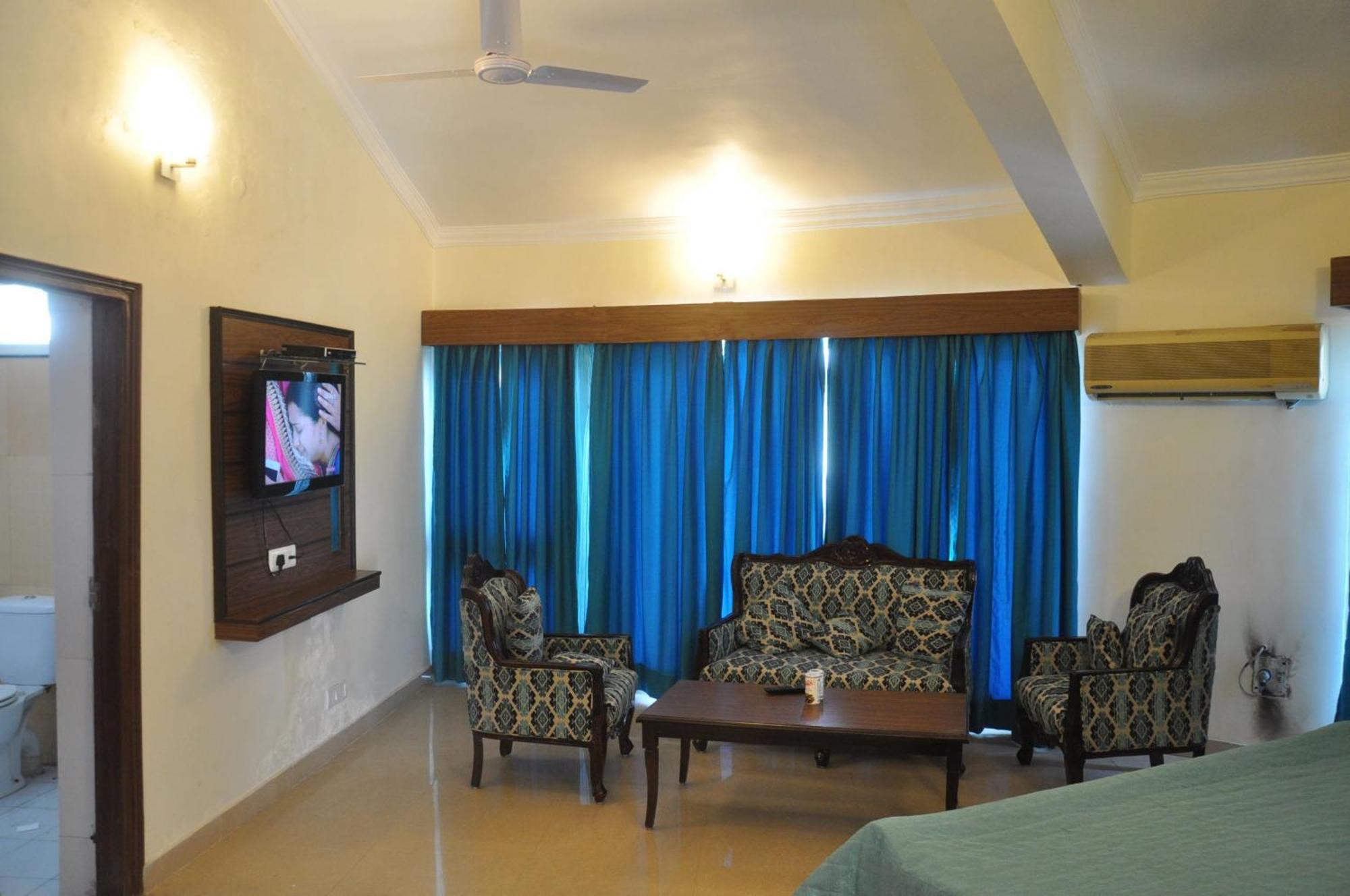 Karna Lake Tourist Resort Karnal Ngoại thất bức ảnh